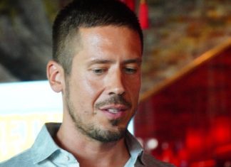 NA TUŽAN DAN U DOMU ROKVIĆA NIKOLA RASPLAKAO JAVNOST Pjevač jednom rečenicom izazvao suze NA TUŽAN DAN U DOMU ROKVIĆA NIKOLA RASPLAKAO JAVNOST Pjevač jednom rečenicom izazvao suze - featured image