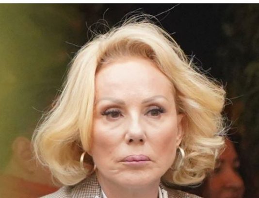 OMILJENA PJEVAČICA “GRANDA” DOŽIVILA INFARKT Priključena na aparate, ugrađena joj hitno dva bajpasa!! OMILJENA PJEVAČICA “GRANDA” DOŽIVILA INFARKT Priključena na aparate, ugrađena joj hitno dva bajpasa!! - featured image