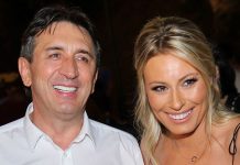 SLAVLJE KOD DAJANE PAUNOVIĆ I ŽIKE JAKŠIĆA Voditeljka se oglasila i podelila sliku iz porodičnog doma: Ne krije sreću (Foto) SLAVLJE KOD DAJANE PAUNOVIĆ I ŽIKE JAKŠIĆA Voditeljka se oglasila i podelila sliku iz porodičnog doma: Ne krije sreću (Foto) - featured image