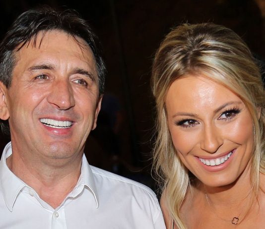 SLAVLJE KOD DAJANE PAUNOVIĆ I ŽIKE JAKŠIĆA Voditeljka se oglasila i podelila sliku iz porodičnog doma: Ne krije sreću (Foto) SLAVLJE KOD DAJANE PAUNOVIĆ I ŽIKE JAKŠIĆA Voditeljka se oglasila i podelila sliku iz porodičnog doma: Ne krije sreću (Foto) - featured image