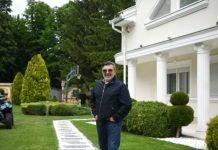 “Volim je najviše na svijetu”: Pjevać mlađoj supruzi ostavio bogatstvo, majci obezbijedio njegu u domu “Volim je najviše na svijetu”: Pjevać mlađoj supruzi ostavio bogatstvo, majci obezbijedio njegu u domu - featured image