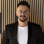 Teške optužbe protiv pjevača: Emira Đulović optužen za nasilje, priznao sve Teške optužbe protiv pjevača: Emira Đulović optužili za nasilje, kažnjen zbog uznemiravanja, priznao šta se zaista dogodilo - featured image