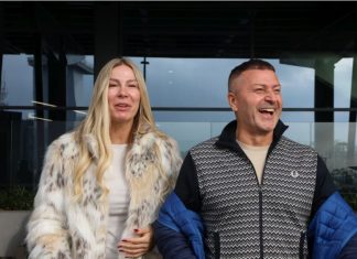 RAZVODE SE VESNA I ĐOLE ĐOGANI? Prevario je sa mladom pjevačicom, Džejlom Ramović? Poslije 20 godina ON SE ISELIO IZ STANA?! RAZVODE SE VESNA I ĐOLE ĐOGANI?! Poslije 20 godina ON SE ISELIO IZ STANA?! - featured image