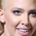 lSPLlVA0 KUĆNl SNlMAK MlLlCE T0D0ROVlĆ! Pjevačica pravi P0ZE i radi ovo, dok je on od pozadi tasIači! SVI U Š0KU… lSPLlVA0 KUĆNl SNlMAK MlLlCE T0D0ROVlĆ! Pjevačica pravi P0ZE i radi ovo, dok je on od pozadi tasIači! SVI U Š0KU… - featured image