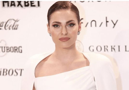 Dzejla u drugom stanju svadba se sprema, a DUŠKO nikad sretniji! Ljubav cvijeta , a za sina MALOG TOŠIĆA je pripremio nešto posebno Dzejla u drugom stanju svadba se sprema, a DUŠKO nikad sretniji! Ljubav cvijeta , a za sina MALOG TOŠIĆA je pripremio nešto posebno - featured image