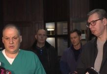 VUČIĆ POSETIO DAČIĆA U KLINIČKOM CENTRU: Predsednik se obratio javnosti, ostalo mu je još 48 sati VUČIĆ POSETIO DAČIĆA U KLINIČKOM CENTRU Predsednik po povratku obišao ministra unutrašnjih poslova, poznato u KAKVOM JE SAD STANJU: "Imaćemo neke vesti za oko 48 sati" (FOTO) - featured image