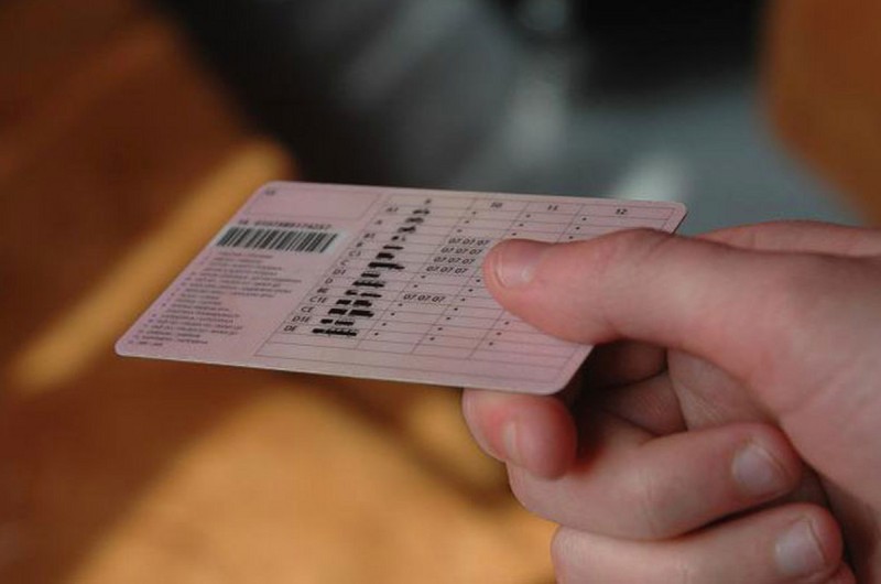 Stigla odluka o vozačkim dozvolama za starije osobe! Ukoliko imate OVOLIKO godina, završili ste svoje.. - featured image Stigla odluka o vozačkim dozvolama za starije osobe! Ukoliko imate OVOLIKO godina, završili ste svoje.. - featured image