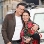 Naš glumac napravio kuću na selu pa sa ženom manekenkom okopava baštu: “Gajim kokoške, svinje i ovce – ovde je život”