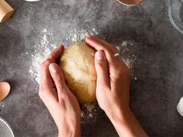 Mekano i svježe tijesto danima? Samo dodajte ova 2 zaboravljena sastojka