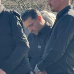 Najpotresnija scena – Darko Lazić ne može da se odvoji od brata, drži se za sanduk: “To je samo privremeno” Najpotresnija scena - Darko Lazić ne može da se odvoji od brata, drži se za sanduk: "To je samo privremeno" - featured image