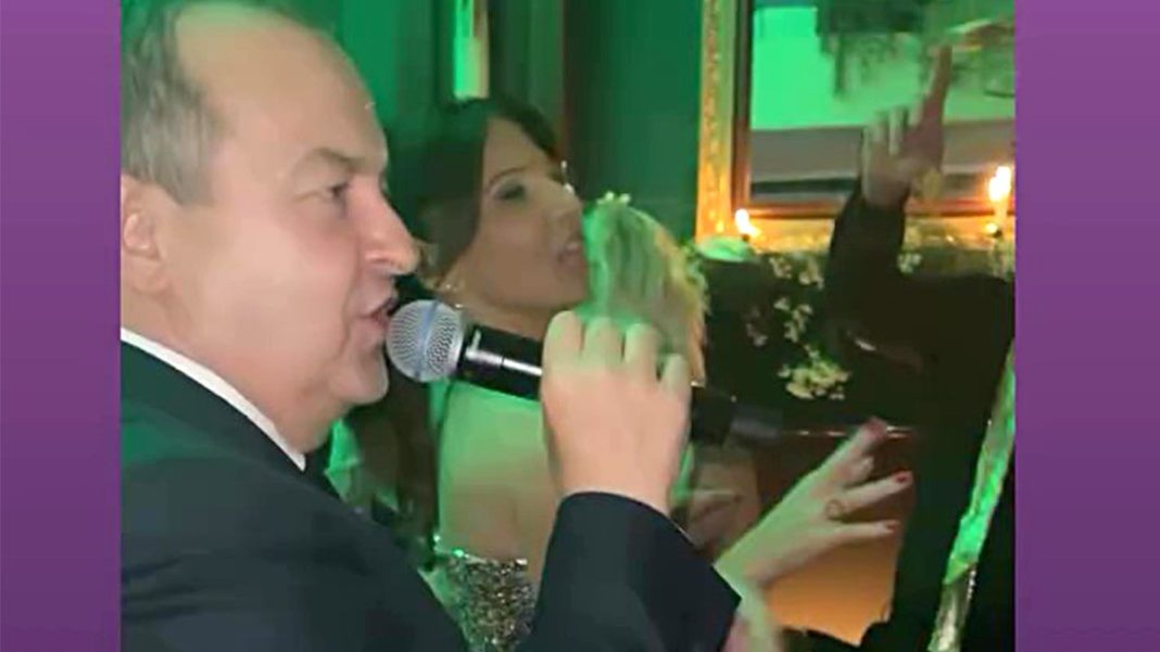 SANJA MARINKOVIĆ OBJAVILA SNIMAK SA IVICOM DAČIĆEM Ministar peva Čorbin hit, ona đuska: 