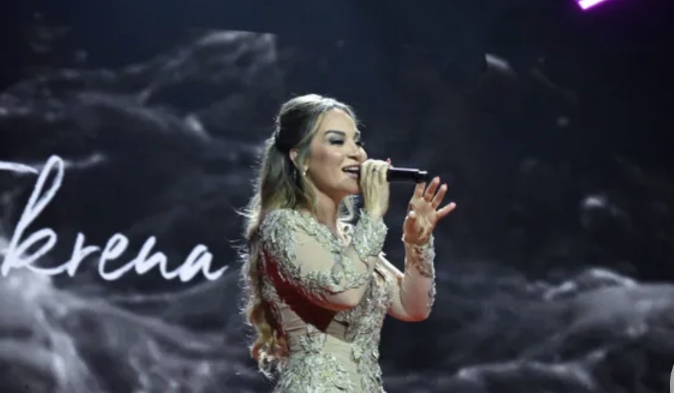 Jelena Tomašević se srušila na bini: Hitno prebačena u bolnicu - featured image Jelena Tomašević se srušila na bini: Hitno prebačena u bolnicu - featured image