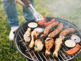 Malo ljudi zna: zašto trljati češanj češnjaka po roštilju prije pečenja roštilja?