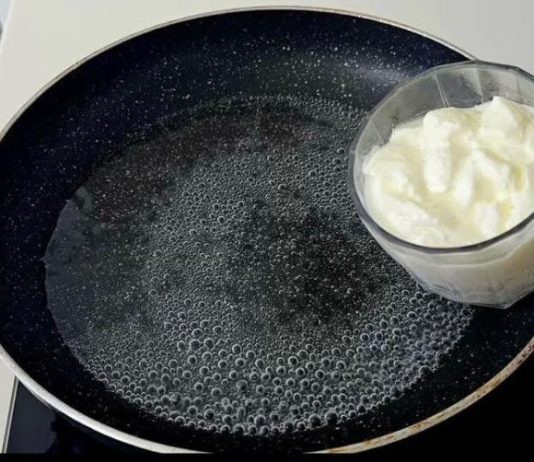 Samo sipajte JOGURT u kipuću vodu, dodajte brašno i ne morate ujutro ići u prodavnicu: Skoro NIKO za ovo ne zna!