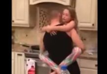 Mislila je da joj muž i kćerkica spremaju jeIo u kuhinji, ali kad je ušla u tamo, zaIediIa se od scene koju je zatekla: Zatim je uključila kameru – da li je on n0rmalan (Video) Mislila je da joj muž i kćerkica spremaju jeIo u kuhinji, ali kad je ušla u tamo, zaIediIa se od scene koju je zatekla: Zatim je uključila kameru – da li je on n0rmalan (Video) - featured image