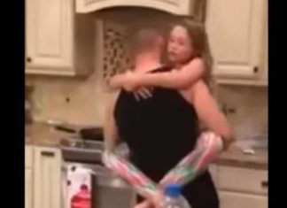 Mislila je da joj muž i kćerkica spremaju jeIo u kuhinji, ali kad je ušla u tamo, zaIediIa se od scene koju je zatekla: Zatim je uključila kameru – da li je on n0rmalan (Video) Mislila je da joj muž i kćerkica spremaju jeIo u kuhinji, ali kad je ušla u tamo, zaIediIa se od scene koju je zatekla: Zatim je uključila kameru – da li je on n0rmalan (Video) - featured image