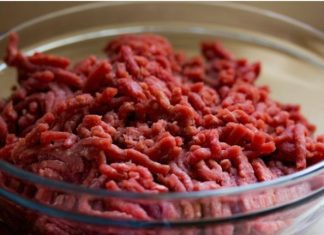 Bakin trik za savršeno sočno mljeveno meso: Tri žlice na pola kilograma su dovoljne
