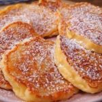 Pripremite ovu ukusnu poslasticu od jabuka za samo 10 minuta koristeći samo 1 jabuku, 1 jaje i malo brašna!