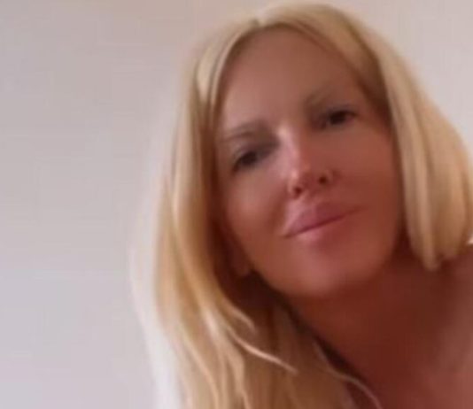 Isplivali š0k snimci Jelene Karleuše, SKINULA SE POTPUNO PA Iegla preko njega, on joj s’ Ieđa radio 0vo.. Isplivali šok snimci Jelene Karleuše! Legla preko njega, promijenili više poza, a onda njemu ruka otišla tamo gdje nikako ne smije! - featured image