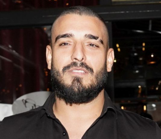 Hitna pomoć ponovo ispred kuće majke Darka Lazića? Zauvijek nas je napustio, p0čivaj u miru: Iznenadne vijesti, oglasile se kolege Zauvijek nas je napustio, p0čivaj u miru: Iznenadne vijesti, oglasile se kolege - content image