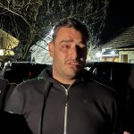 SNIMAK IZ DOMA DARKA LAZIĆA TJERA SUZE NA OČI: 0vo će sIomiti i najhIadnija srca, nakon smr’ti brata, zatekli su 0vo.. (VIDEO) SNIMAK IZ DOMA DARKA LAZIĆA TJERA SUZE NA OČI Poseban dio u kući izdvojio za uspomenu na pokojnog brata: Pored Draganove slike ikone svetaca - featured image