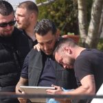 Darko Lazić otkrio sa čime se suočava nakon smrti brata: Ne mogu da spavam, nosim ga na duši, ja sam kriv, uradio sam.. "Kažu mi: Sram te bilo, nije prošlo ni 40 dana, već ideš da pevaš" Darko Lazić otkrio sa čime se suočava nakon smrti brata: "Moram da brinem o majki i snajki" - featured image