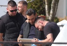 Darko Lazić otkrio sa čime se suočava nakon smrti brata: Ne mogu da spavam, nosim ga na duši, ja sam kriv, uradio sam.. "Kažu mi: Sram te bilo, nije prošlo ni 40 dana, već ideš da pevaš" Darko Lazić otkrio sa čime se suočava nakon smrti brata: "Moram da brinem o majki i snajki" - featured image