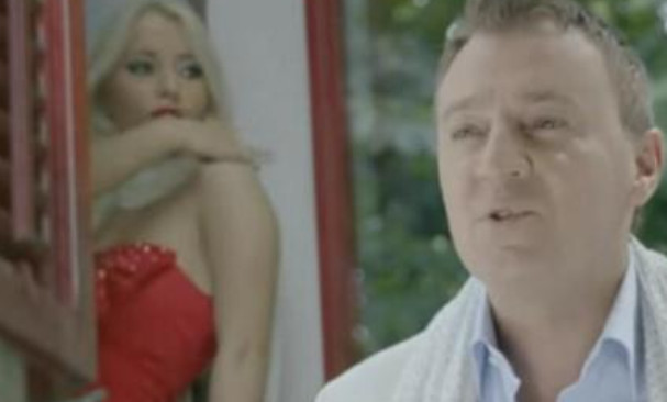 NEDELJKA BAJIĆ BAJU SVI GLEDALI KAO GOSPODINA, a on ped0fiI? Jez1vi detalji, progovorile komšije, kući je dovodio djevojčice, jedva da su imale 19 godina, izasšle i slike – nakon ovog ga i žena ostavila, OTAO SAM KAO PAS! - featured image NEDELJKA BAJIĆ BAJU SVI GLEDALI KAO GOSPODINA, a on ped0fiI? Jez1vi detalji, progovorile komšije, kući je dovodio djevojčice, jedva da su imale 19 godina, izasšle i slike – nakon ovog ga i žena ostavila, OTAO SAM KAO PAS! - featured image