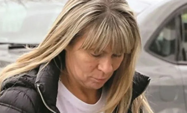 “Šok za sve, kćerka je istjerala iz porodične kuće, Saša joj ništa nije ostavio: Suzana Jovanović napustila luksuz i vratila se u trošnu kuću svojih roditelja koja se raspada!” - featured image “Šok za sve, kćerka je istjerala iz porodične kuće, Saša joj ništa nije ostavio: Suzana Jovanović napustila luksuz i vratila se u trošnu kuću svojih roditelja koja se raspada!” - featured image