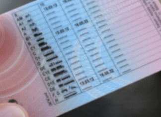 STlGLA 0DLUKA 0 V0ZAČKlM D0ZV0LAMA , UKOLIKO VAM 0V0 PIŠE NA VOZAČKOJ, MORATE POD HITN0 U MUP! A ukoliko imate 0V0LIK0 godina, završili ste svoje..