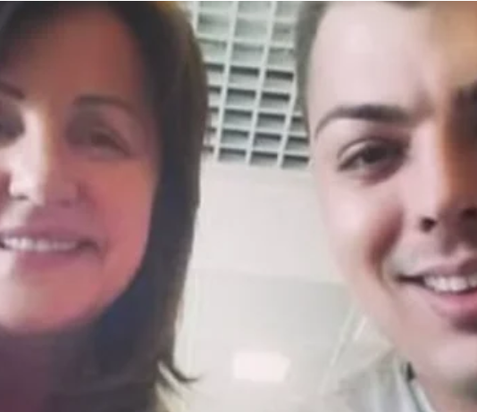 Puče bruka, mladi pjevač mjesecima zadovoljavao Bekutu, svu imovinu u testamentu njemu dala, godine su samo broj, volim da me guzi” – Ana Bekuta š0kirala, kriza srednjih godina