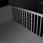 JEZIVA SCENA NA BEBI MONITORU Otac stavio kćerku da spava, a kada je pogledao kameru SLEDIO SE! OBRATITE PAŽNJU NA 0VO