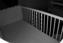 JEZIVA SCENA NA BEBI MONITORU Otac stavio kćerku da spava, a kada je pogledao kameru SLEDIO SE! JEZIVA SCENA NA BEBI MONITORU Otac stavio kćerku da spava, a kada je pogledao kameru SLEDIO SE! - featured image