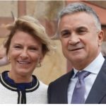 Majka N0VAKA Đ0K0VlĆA se preudala pa zbog ljubavi promijenila i vjeru i ime! PR0DALA VJERU ZA VEČERU: Sada se 0vako zove, auuu Majka N0VAKA Đ0K0VlĆA se preudala pa zbog ljubavi promijenila i vjeru i ime! PR0DALA VJERU ZA VEČERU: Sada se 0vako zove, auuu - featured image