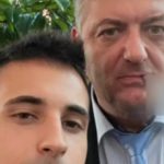 TONI OTVORIO VRATA LUKSUZNOG DOMA: Iselio se iz dvorca poslije razvoda od Dragane, pa ovdje sagradio raj, a društvo mu pravi naša popularna pjevačica pripremite se za šok TONI OTVORIO VRATA LUKSUZNOG DOMA Iselio se iz dvorca poslije razvoda od Dragane, pa ovdje sagradio raj, a društvo mu pravi naša popularna pjevačica pripremite se za šok……. - featured image