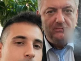 TONI OTVORIO VRATA LUKSUZNOG DOMA Iselio se iz dvorca poslije razvoda od Dragane, pa ovdje sagradio raj, a društvo mu pravi naša popularna pjevačica pripremite se za šok……. TONI OTVORIO VRATA LUKSUZNOG DOMA Iselio se iz dvorca poslije razvoda od Dragane, pa ovdje sagradio raj, a društvo mu pravi naša popularna pjevačica pripremite se za šok……. - featured image