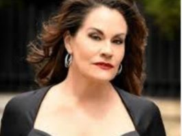 Uhvatila sam sina kako me potajno gleda dok se tuširam – a zatim sam odlučila da mu dam što traži…… Uhvatila sam sina kako me potajno gleda dok se tuširam – a zatim sam odlučila da mu dam što traži…… - featured image