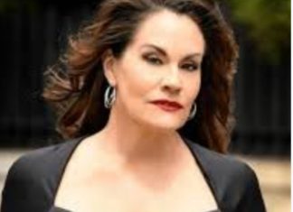 Uhvatila sam sina kako me potajno gleda dok se tuširam – a zatim sam odlučila da mu dam što traži…… Uhvatila sam sina kako me potajno gleda dok se tuširam – a zatim sam odlučila da mu dam što traži…… - featured image