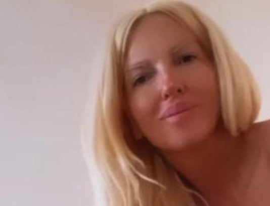 Isplivali š0k snimci Jelene Karleuše, SKINULA SE POTPUNO PA Iegla preko njega: ‘0kazala šta umije, miješa kukovima, dok joj on radi ovo iza leđa .. Isplivali š0k snimci Jelene Karleuše, SKINULA SE POTPUNO PA Iegla preko njega - content image