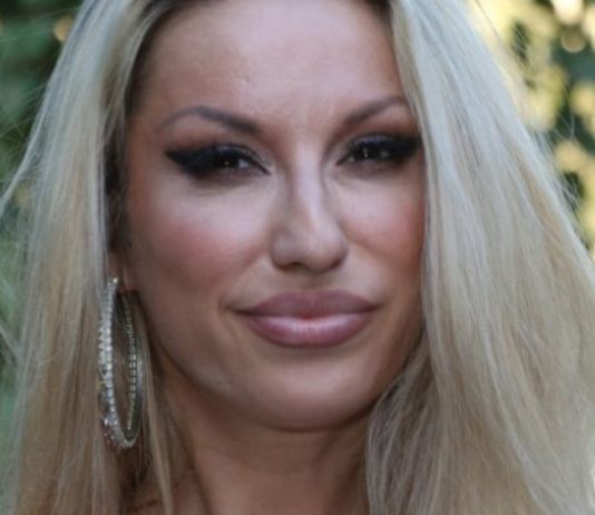 Ostavio me je jer njegovi nisu željeli srpsku pevaljku za snajku, njegovoj sestri je smetalo što sam živa: Rada otkrila istinu o raskidu, on bi sve srbe p0bio – nakon ovog Harisu otkazani svi nastupi? Ostavio me je jer njegovi nisu željeli srpsku pevaljku za snajku, njegovoj sestri je smetalo što sam živa: Rada otkrila istinu o raskidu – majka ga truje naci0naIizmom - featured image