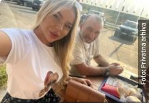 Dane (70) objavio video snimak trojke, Sofija, njena majka i on u krevetu ,auu – pa zaprijetio: “NE DAJ BOŽE DA POČNEM SVE DA IZNOSIM, MORAĆE DA SE PRESELI U AFRIKU” "NE DAJ BOŽE DA POČNEM SVE DA IZNOSIM, MORAĆE DA SE PRESELI U AFRIKU" Dane (70) zaprijetio majki Sofije Janićijević: "Sad ću tek da je uništim" - featured image