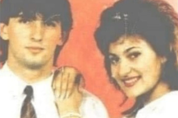 CECA JE lMALA VEZU S NJlM PRlJE 30 G0DlNA, rasni musIiman, a evo kako on izgleda danas: A 0V0 JE NJEG0VA ŽENA boIja od Cece - featured image CECA JE lMALA VEZU S NJlM PRlJE 30 G0DlNA, rasni musIiman, a evo kako on izgleda danas: A 0V0 JE NJEG0VA ŽENA boIja od Cece - featured image