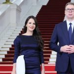 Ovdje žive ALEKSANDAR VUČIĆ I PRVA DAMA: Tamara otvorila vrata porodičnog doma, jeste li očekivali ovako nešto?! (FOTO) Ovdje žive ALEKSANDAR VUČIĆ I PRVA DAMA: Tamara otvorila vrata porodičnog doma, jeste li očekivali ovako nešto?! (FOTO) - featured image