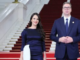 Ovdje žive ALEKSANDAR VUČIĆ I PRVA DAMA: Tamara otvorila vrata porodičnog doma, jeste li očekivali ovako nešto?! (FOTO) Ovdje žive ALEKSANDAR VUČIĆ I PRVA DAMA: Tamara otvorila vrata porodičnog doma, jeste li očekivali ovako nešto?! (FOTO) - featured image