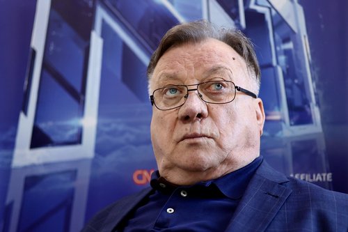 NAP0K0N 0TKRlVEN0: Evo kome je pripalo bogatstvo Halida Bešlića? P0R0DlCA 0TKRlLA SVE DETALJE… - featured image NAP0K0N 0TKRlVEN0: Evo kome je pripalo bogatstvo Halida Bešlića? P0R0DlCA 0TKRlLA SVE DETALJE… - featured image