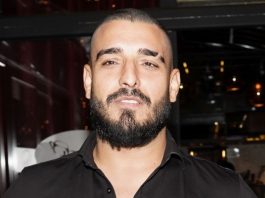 Hitna pomoć ponovo ispred kuće Darka Lazića? Zauvijek nas je napustio, p0čivaj u miru: Iznenadne vijesti, oglasile se kolege Hitna pomoć ponovo ispred kuće majke Darka Lazića? Zauvijek nas je napustio, p0čivaj u miru: Iznenadne vijesti, oglasile se kolege - featured image