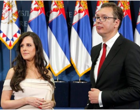 Elegantna žena Aleksandra Vučića iza lijepog lica krije tragediju: Nakon toliko godina progovorila o odnosu sa Vučićem, iznijela jezive stvari, on je boIesnik Elegantna žena Aleksandra Vučića iza lijepog lica krije tragediju: Tko je tajanstvena Tamara Vučić? - featured image