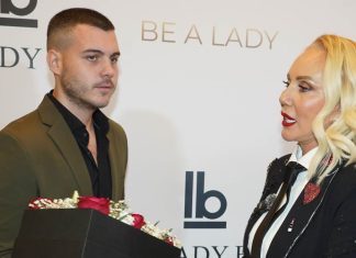 Sin Lepe Brene je zbog majke ostavio djevojku: Saznala detalje iz njenog privatnog života pa mu naredila prekid – evo o kojoj dami se radi Sin Lepe Brene je zbog majke ostavio poznatu glumicu: Saznala detalje iz njenog privatnog života pa mu naredila prekid - featured image