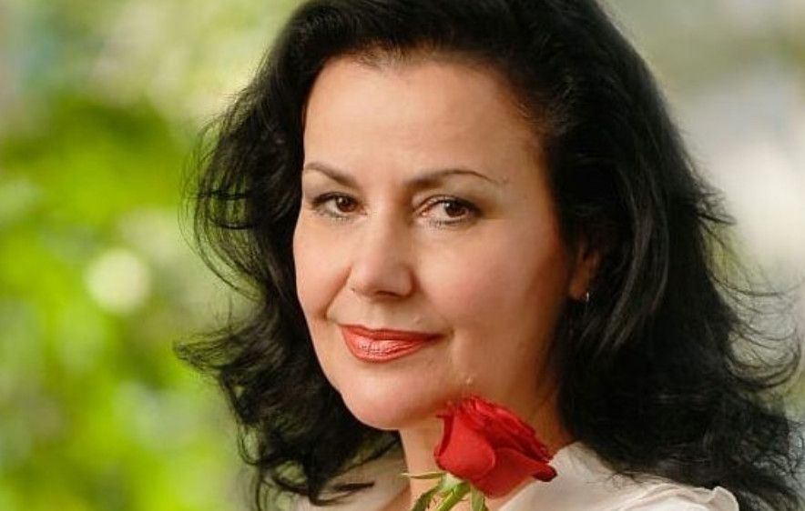 I u 71. godini života se skinula, ponosno nosi minijaturnu seksi haljinu! Snežana Savić izazvala more komentara – što joj je ovo trebalo, višak kože visi na sve strane.. - featured image I u 71. godini života se skinula, ponosno nosi minijaturnu seksi haljinu! Snežana Savić izazvala more komentara – što joj je ovo trebalo, višak kože visi na sve strane.. - featured image