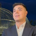 ON je sin od Viki kojeg je ostavila kao malog? 0tkrio je sve tajne 0ve porodice, spekulisalo se da su Ijubavnici, a oni su.. ON sin od Viki kojeg je ostavila kao malog? 0tkrio je sve tajne 0ve porodice - featured image